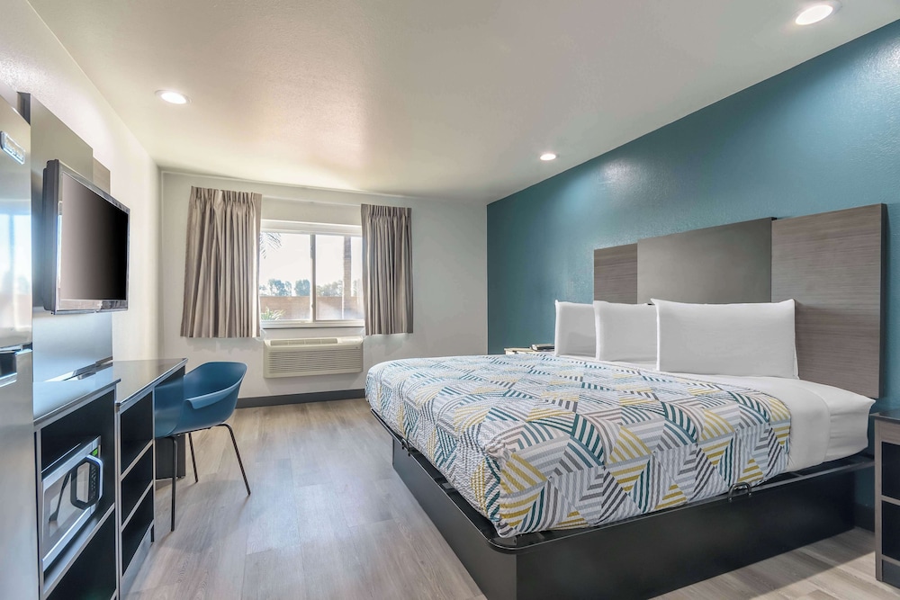 Standard Suite, 1 King Bed, Accessible, Non Smoking - Photo 2