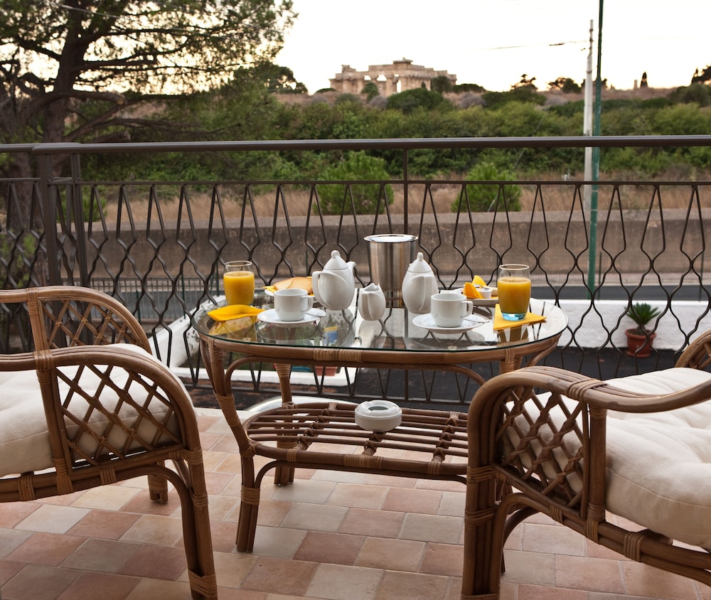 Deluxe Double or Twin Room, Balcony, Park View photo 2