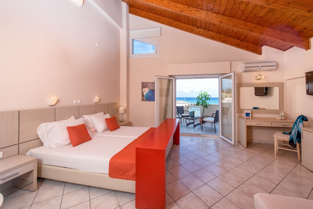 Deluxe Double Room, Sea View photo 3