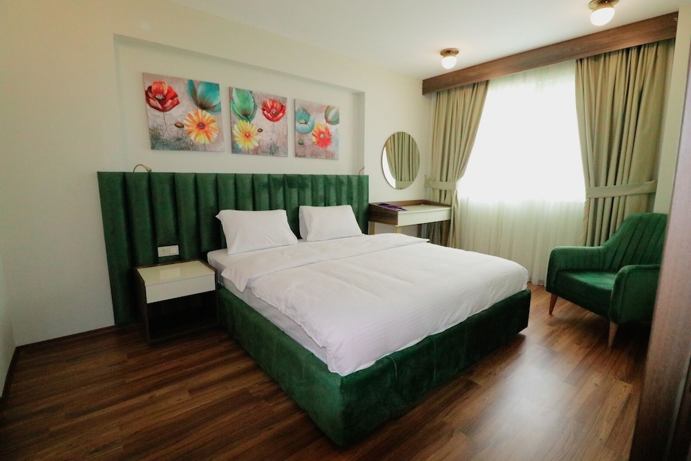 Family Suit, Multiple Beds, City View