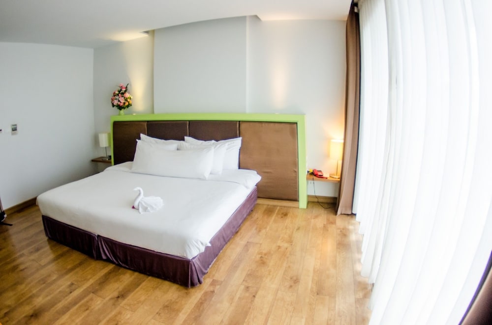 Deluxe Room - Photo 8