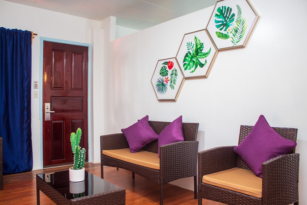 Deluxe King Room - Photo 10
