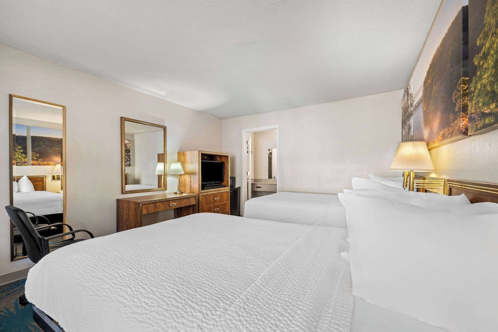 Upgraded, Room, 2 Double Beds, Non Smoking - Photo 3