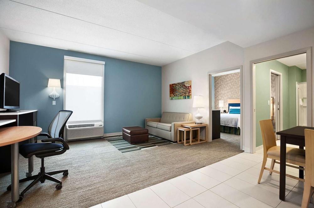 Studio, 1 King Bed, Accessible (Roll-in Shower)
