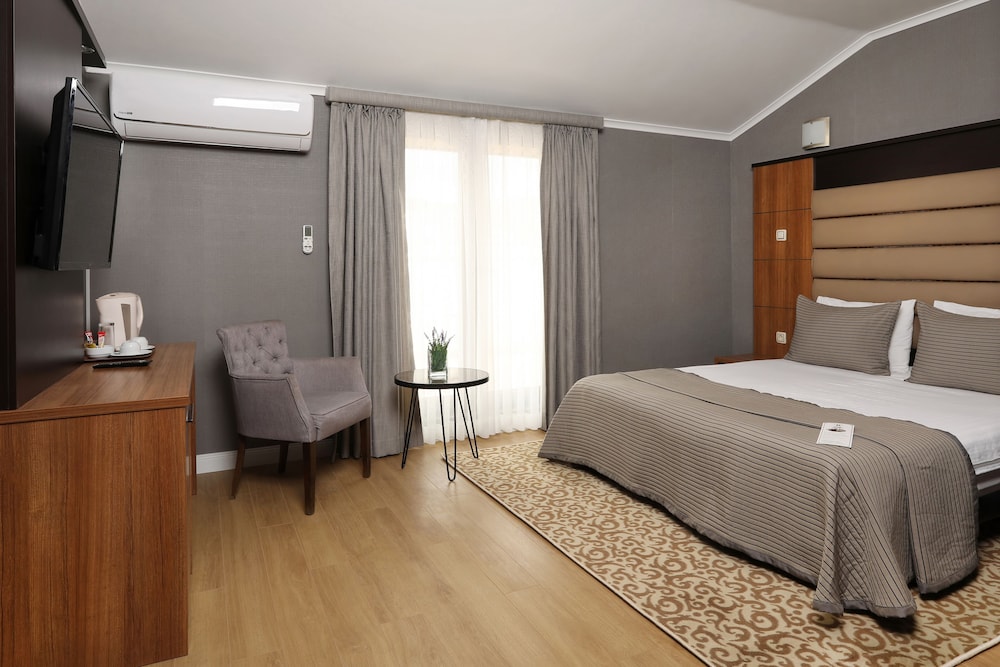 Deluxe Room, Jetted Tub photo 2