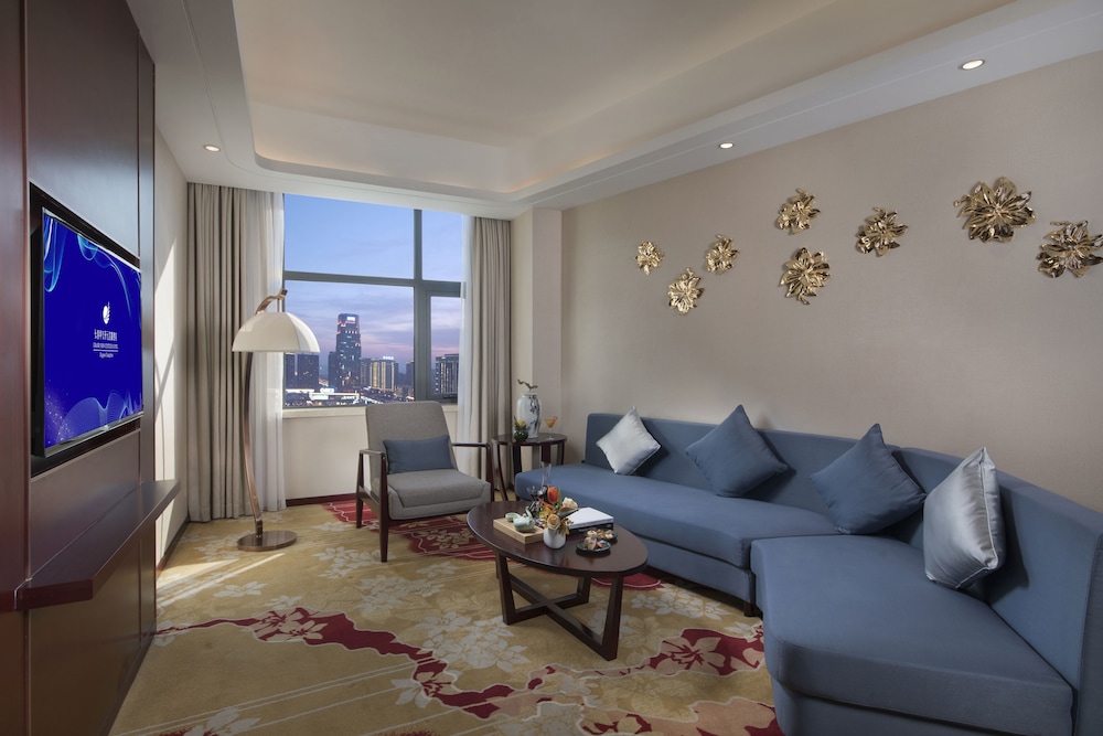 Deluxe Suite photo 3
