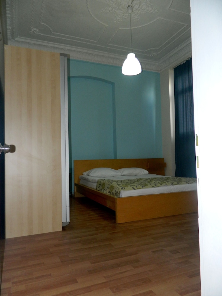 Fourth Floor 2 Bedroom Apartment photo 2