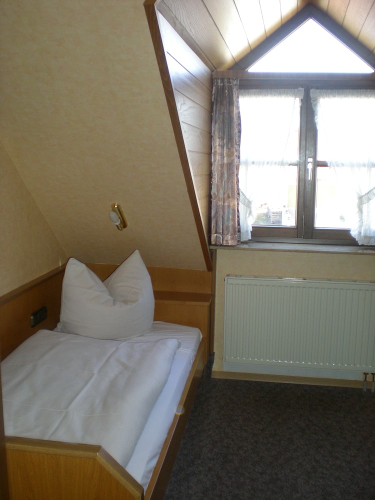 Twin Room, Private Bathroom photo 2