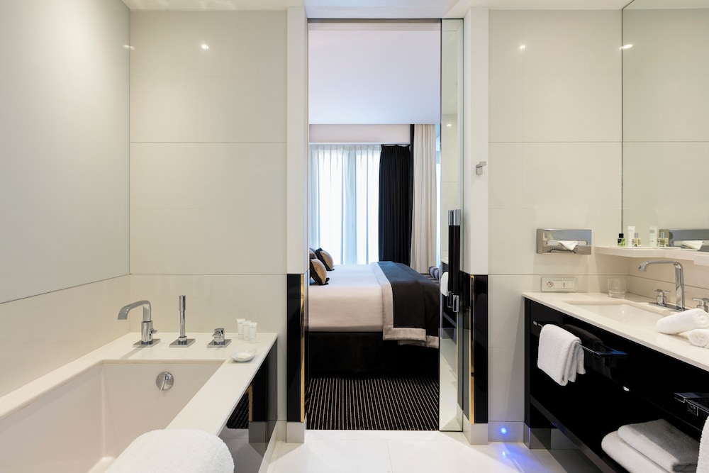 Junior Suite, Balcony, Partial Sea View