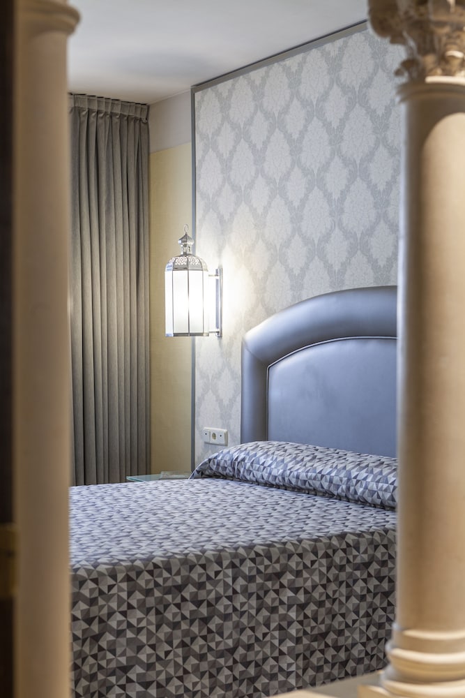 Junior Suite (2 adults) - Photo 8