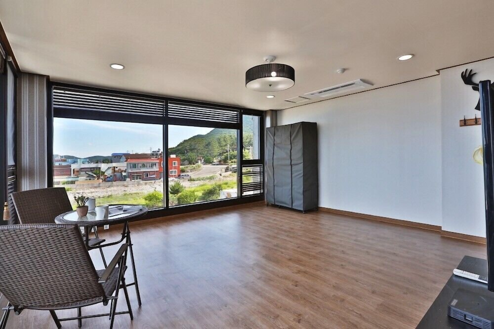 Room (202) photo 2