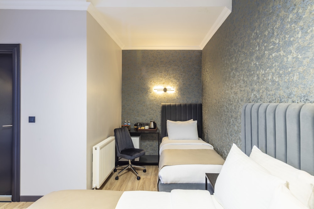 Deluxe Quadruple Room - Photo 1