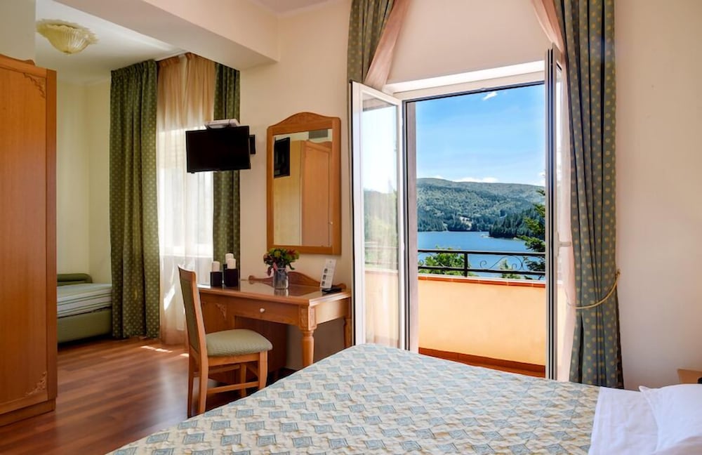 Comfort Triple Room, Lake View