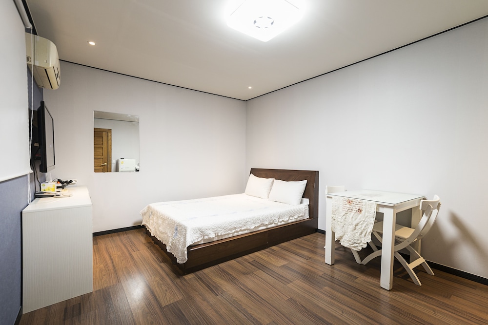 Standard Double Room (Lovely) photo 2