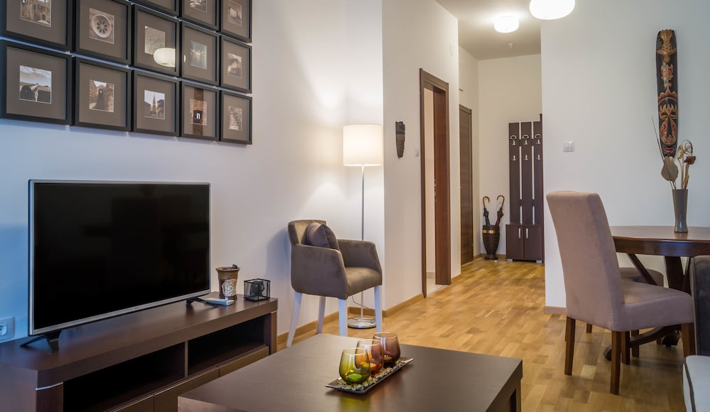 Luxury Apartment, 2 Bedrooms, Balcony, Beachfront