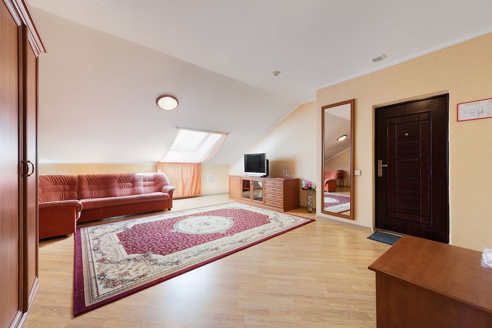 Family Room, 1 Bedroom photo 2