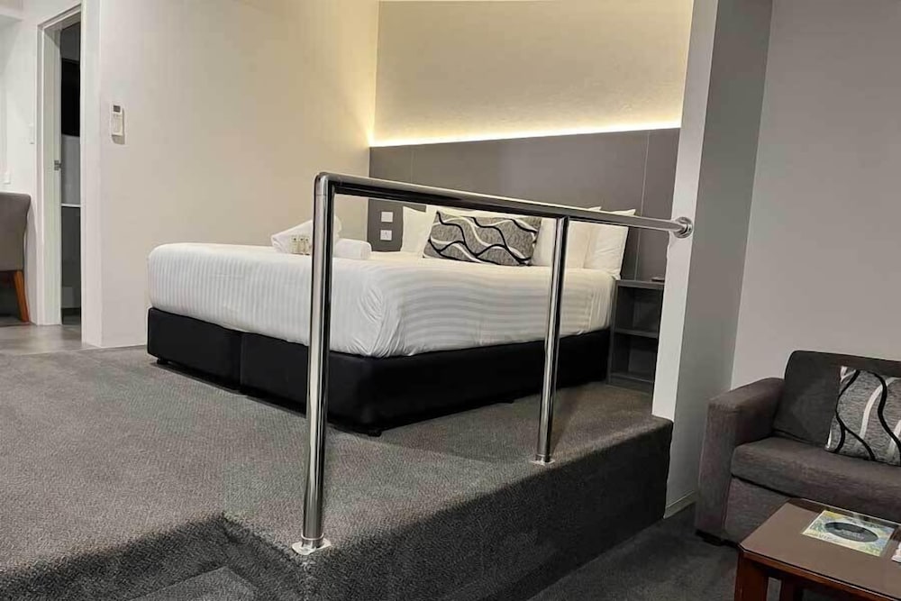 Premium Room, 1 King Bed With Sofa Bed, Garden View photo 2