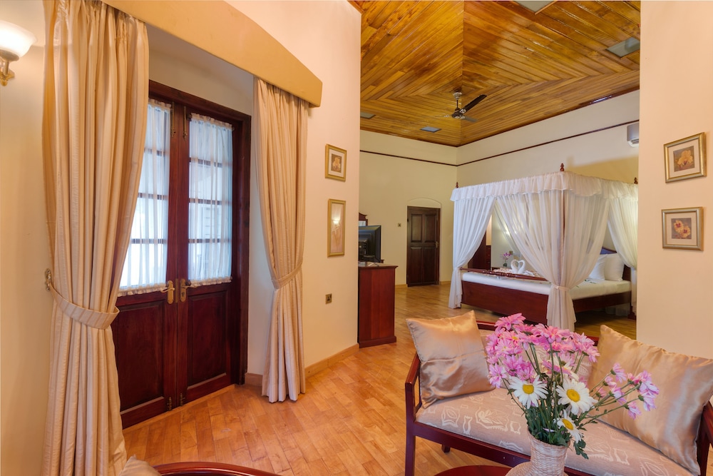 Executive Room, River View, Corner photo 1