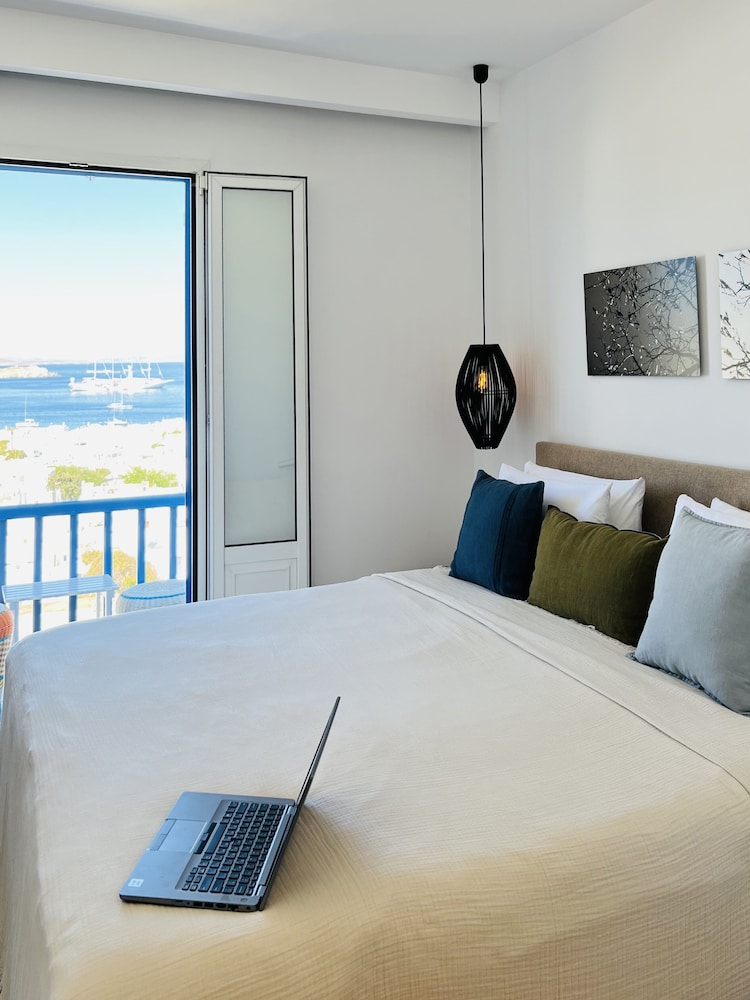 Deluxe Suite, Sea View - Photo 4