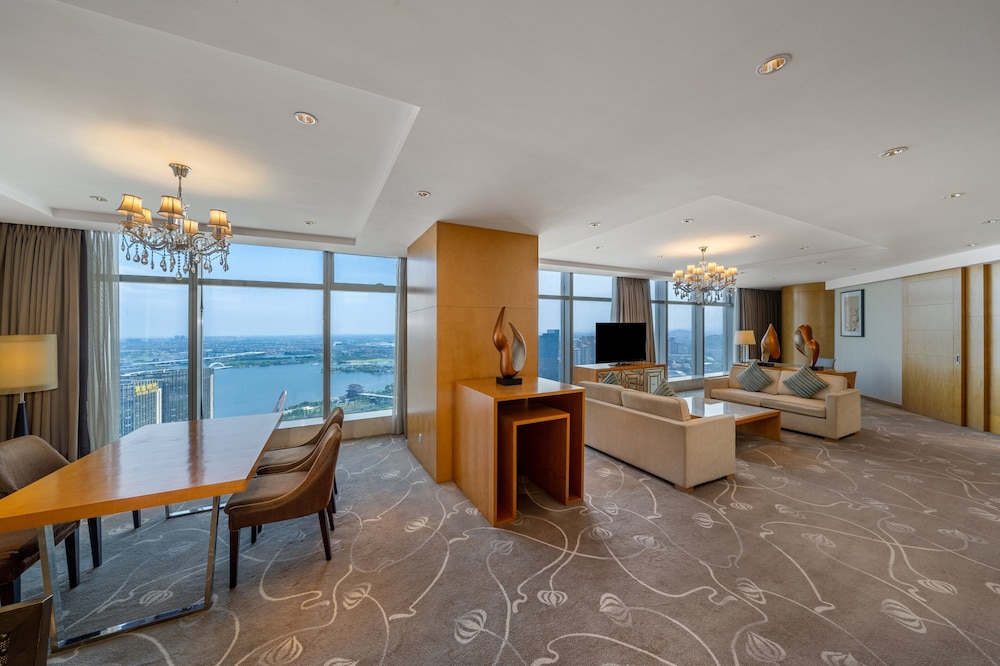 Suite, 1 Bedroom, City View