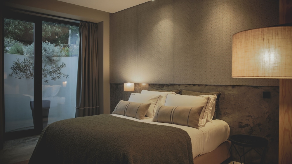 Premium Double Room, 1 King Bed, Balcony, Vineyard View photo 3