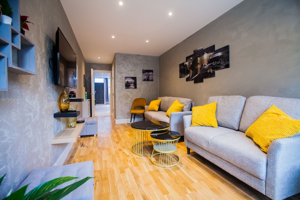 Business House photo 3