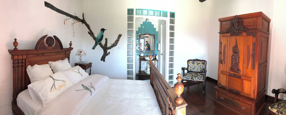 Junior Room, 1 Queen Bed