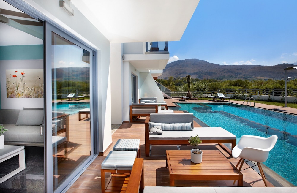 Villa with Sharing Pool - Photo 3