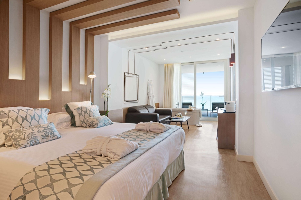 Junior Suite, Sea View (high floor)