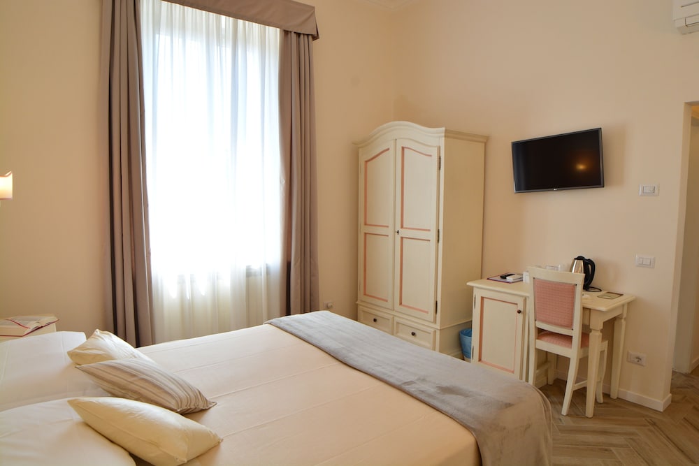 Classic Double or Twin Room photo 2