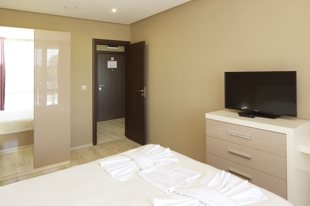 Suite, 1 Bedroom, Partial Sea View photo 2