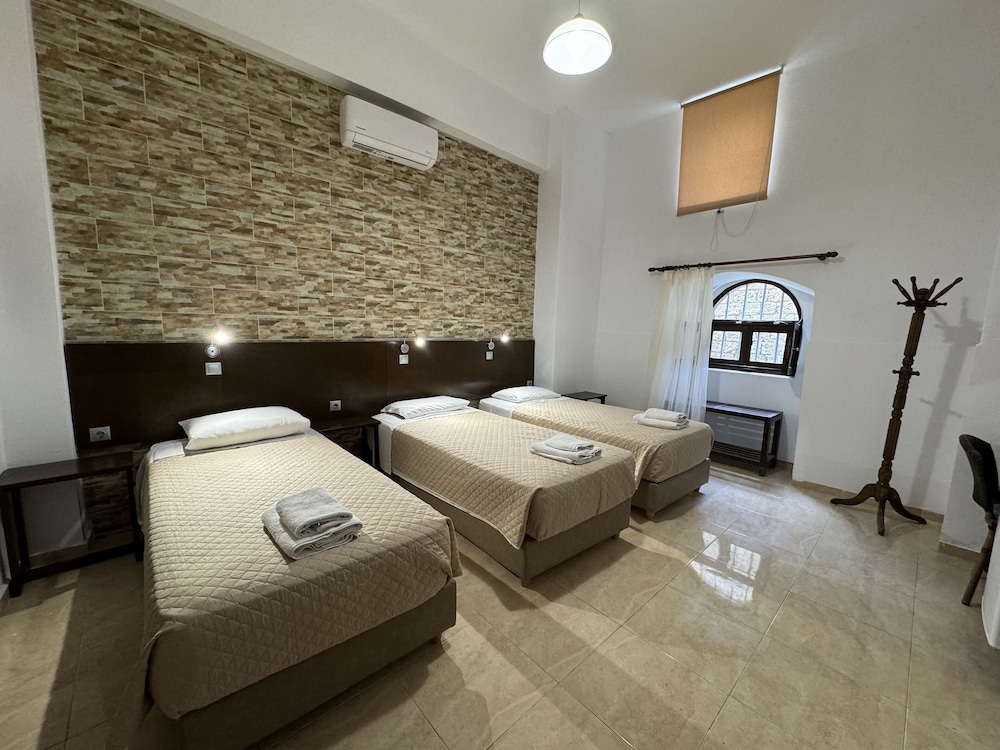 Basic Triple Room, Multiple Beds, Non Smoking photo 2