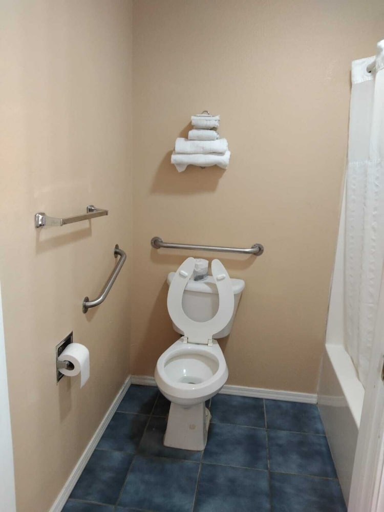 Standard Room, 1 Queen Bed, Accessible, Non Smoking - Photo 3