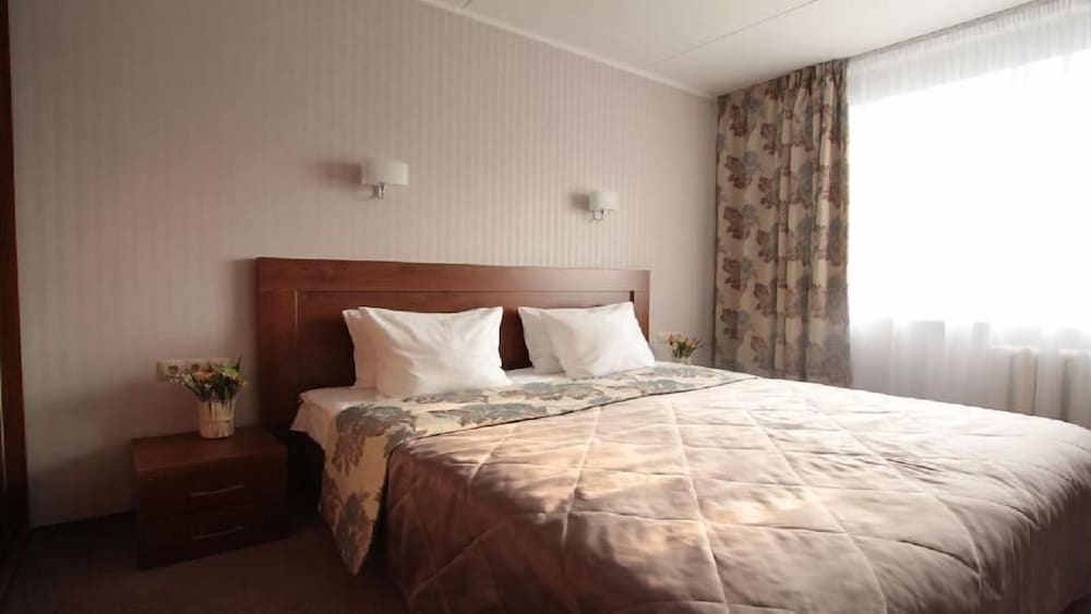 Superior Suite, Multiple Beds, Non Smoking, City View photo 3