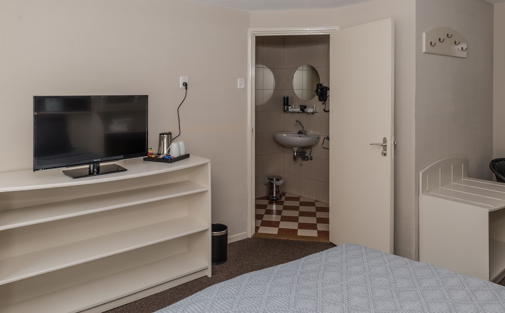 Standard Double Room photo 3