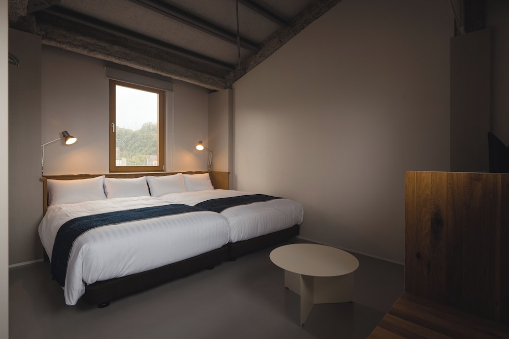 Standard Twin Room - Photo 1