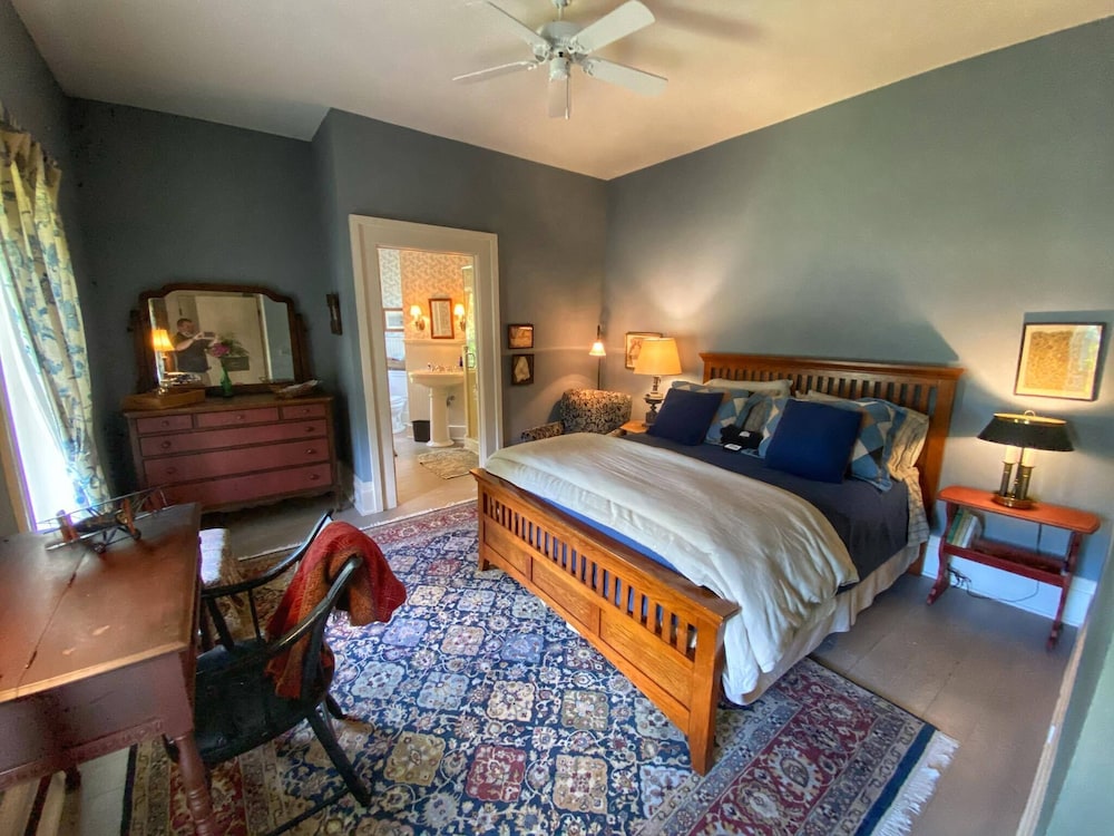 Signature Double Room, 1 Queen Bed, Non Smoking, Garden View