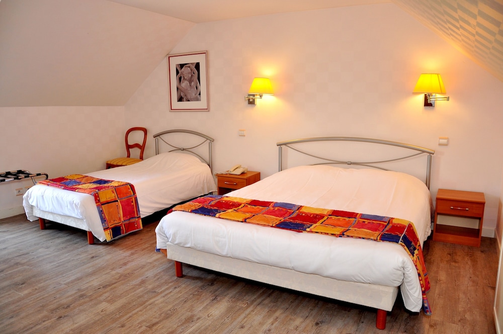 Standard Triple Room, Balcony photo 2