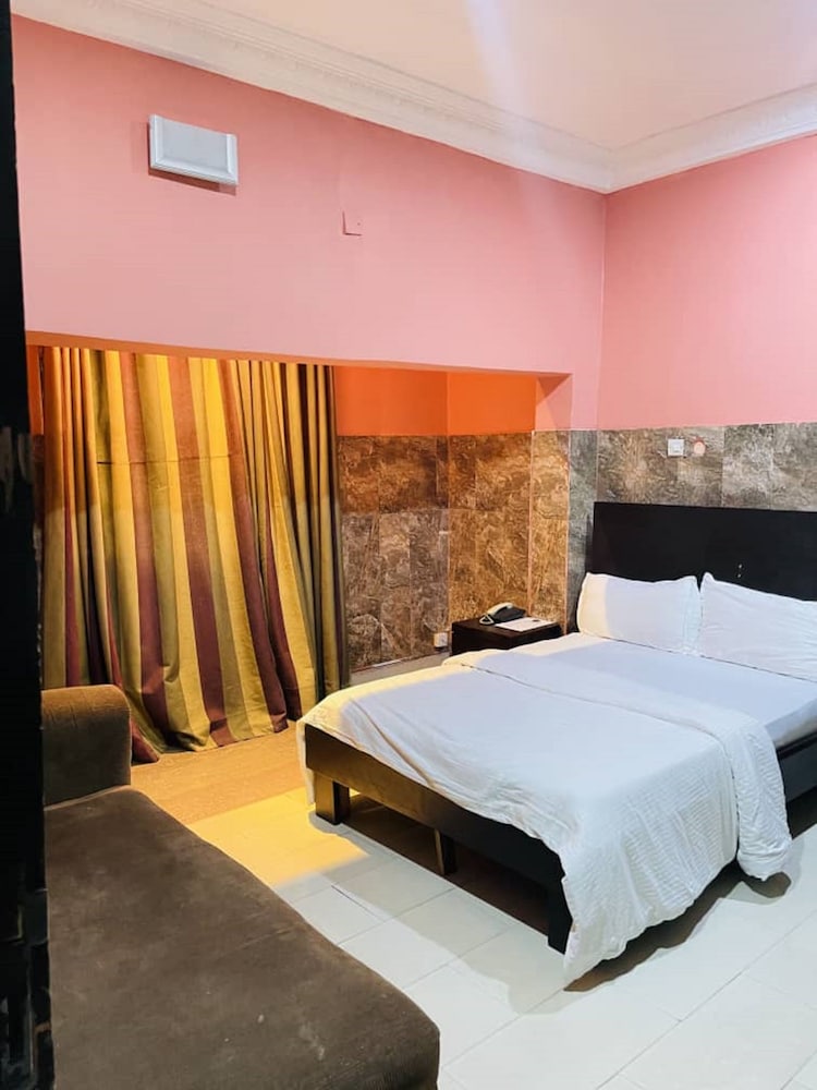 Deluxe Room - Photo 3