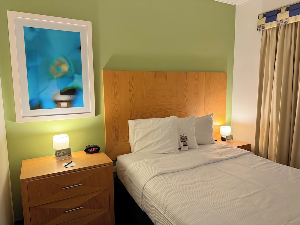 Standard Room, 1 Queen Bed
