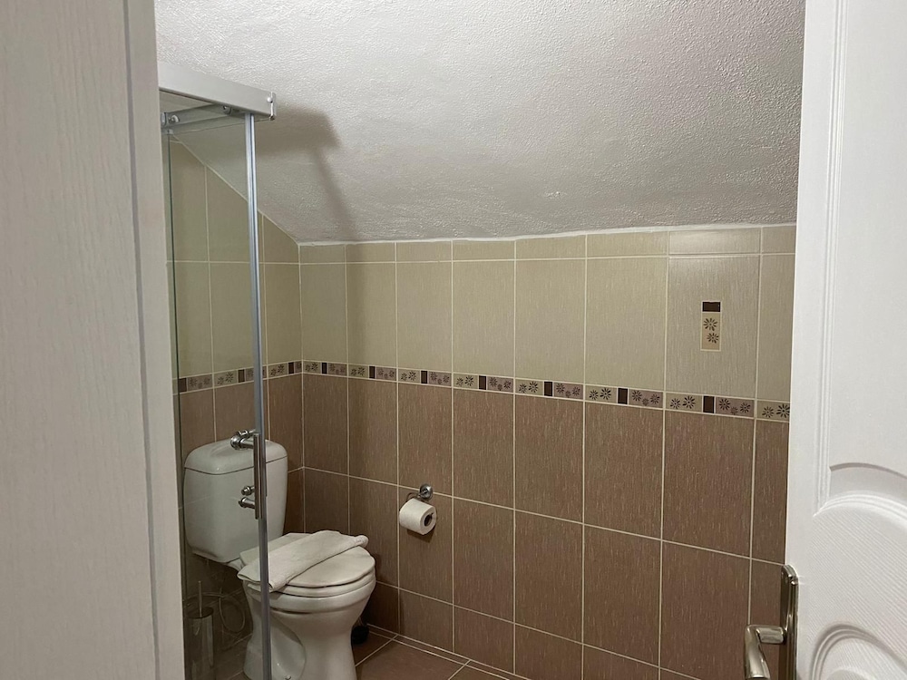 Economy Double Room, Basement Floor photo 2