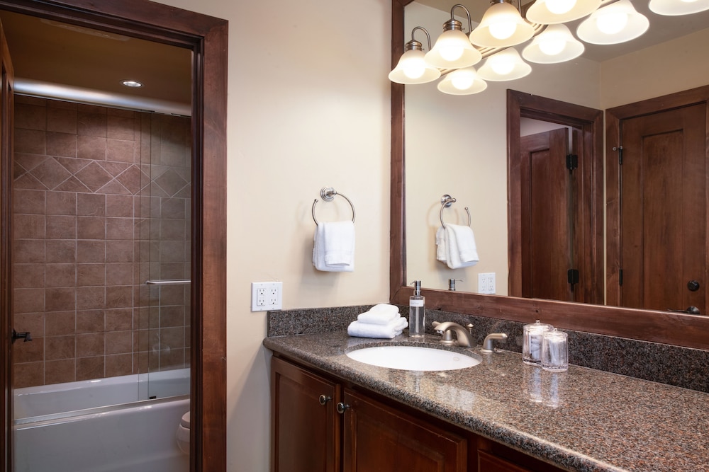 Deluxe Room, 2 Bedrooms, 2 Bathrooms