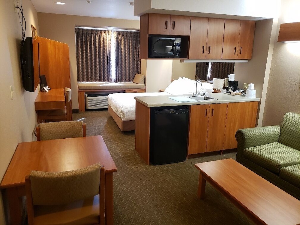 Deluxe Suite, 1 Queen Bed with Sofa bed photo 1