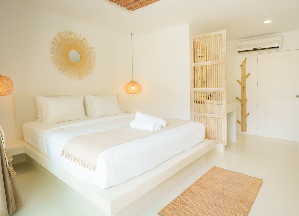Deluxe Room - Photo 10