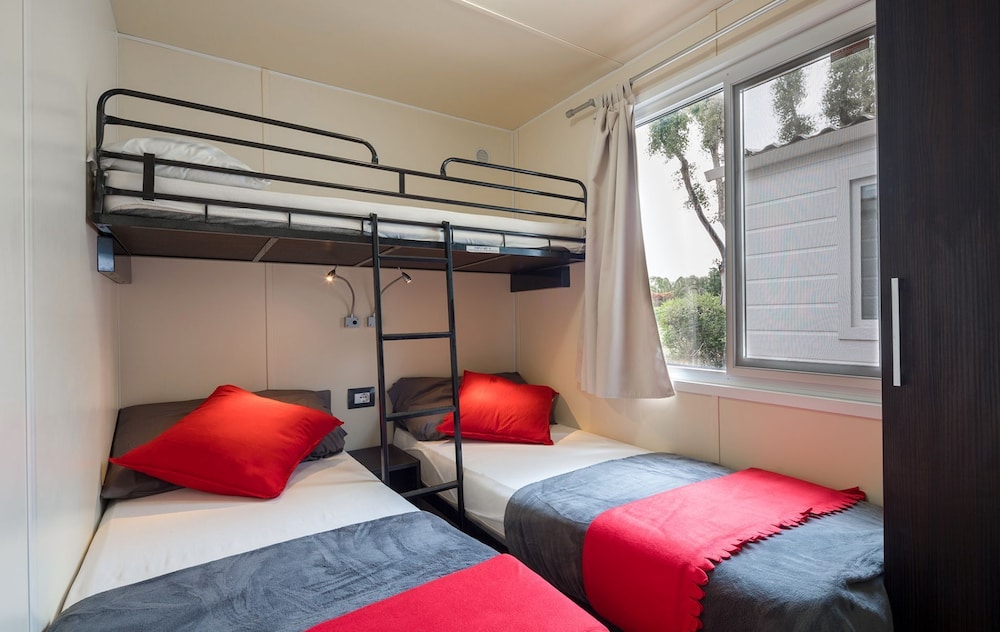 Superior Mobile Home, 2 Bedrooms photo 2