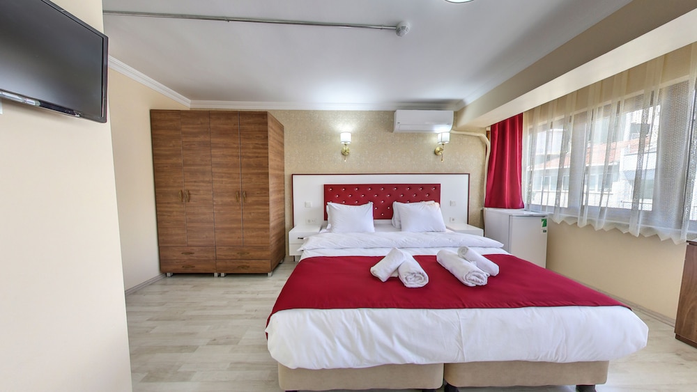 Standard Triple Room, City View photo 2