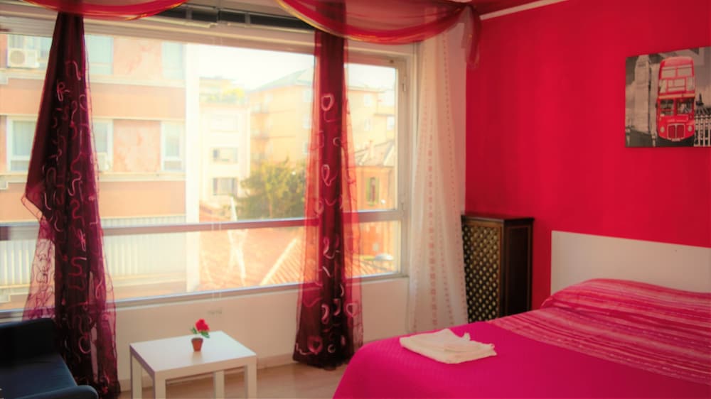 Exclusive Double Room, Shared Bathroom, City View photo 1