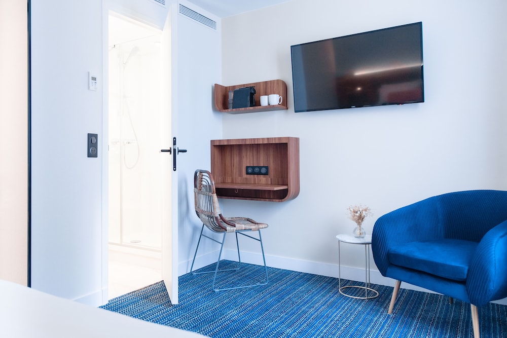 Family Room, Connecting Rooms