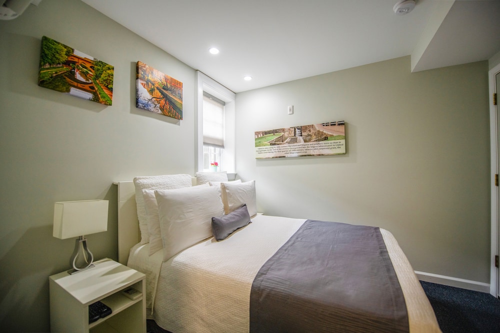 Economy Room, Full Bed , Canal View, Ground Floor (Lock#3) photo 3