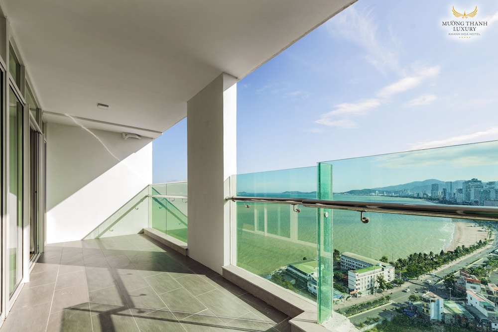 Executive Suite - Photo 6